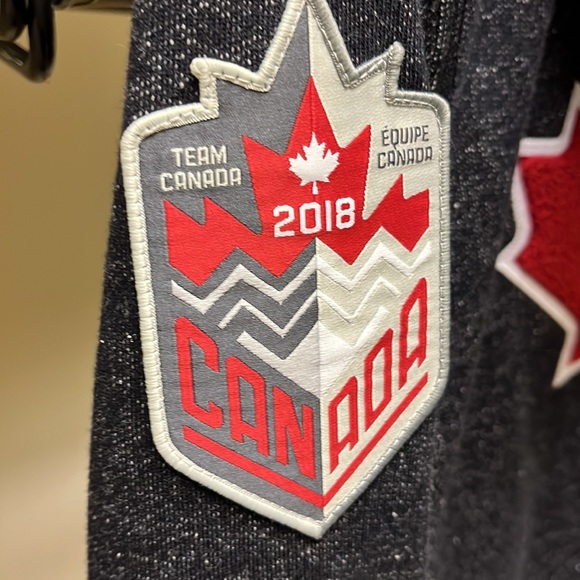 Official Canadian Olympics hoodie. - Picture 5 of 6